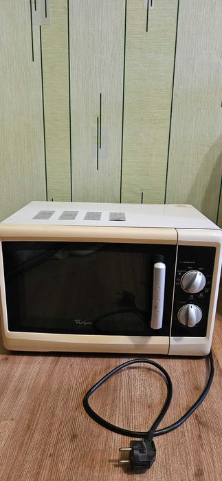 Микроволновка Whirlpool