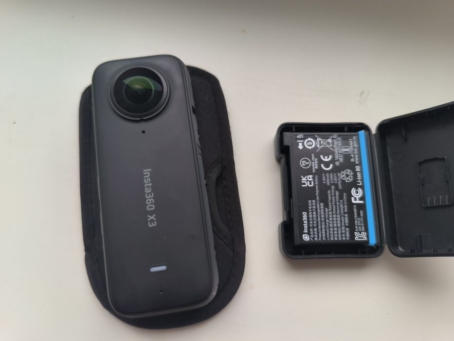 Екшн-камера Insta 360 X3 + запасний акум та чохол.