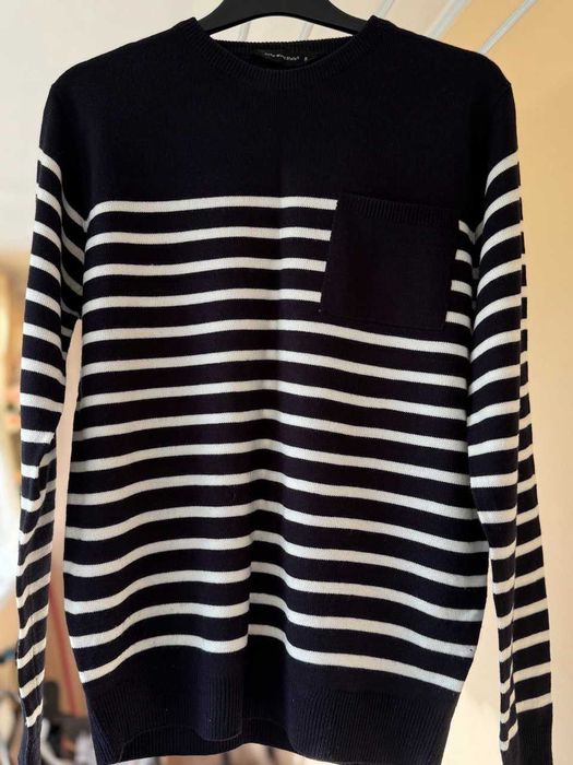 Светр чоловічий синього кольору з білими смугами