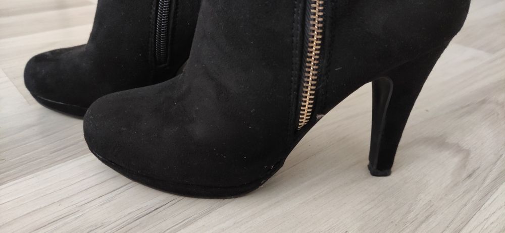 Buty zamszowe na zamek r. 37