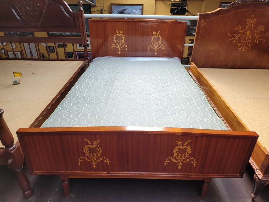 Vintage bed with slatted base and mattress - Good overall condition