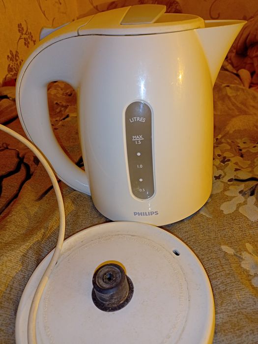 Электрочайник Phillips HD4646
