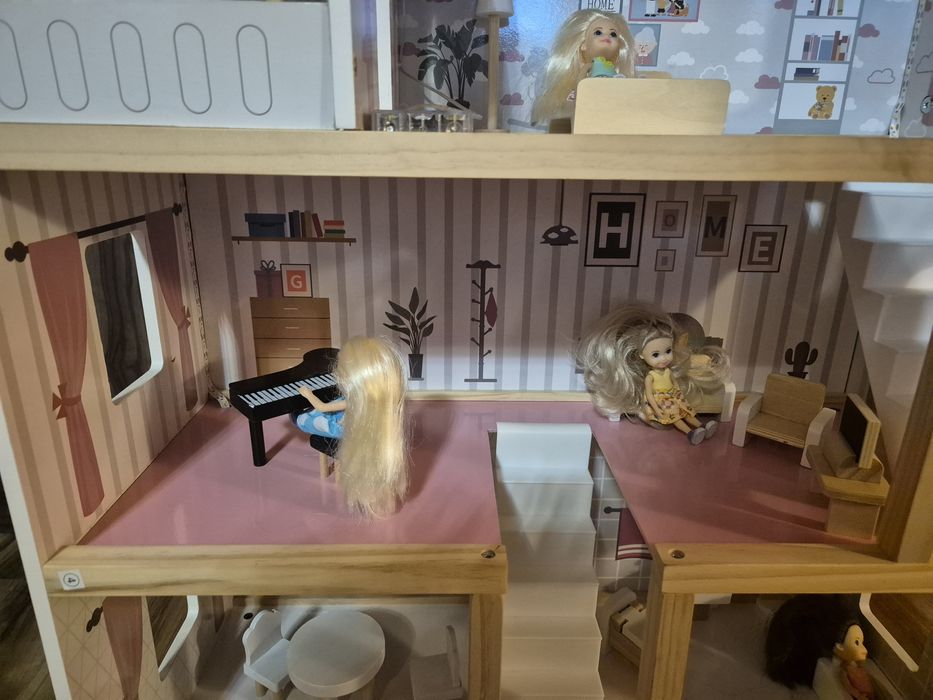 Domek dla lalek drewniany