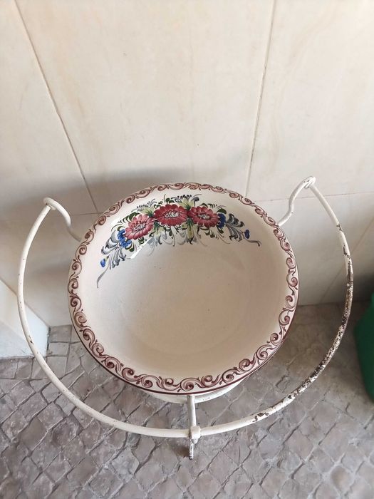 Lavatório antigo em ferro