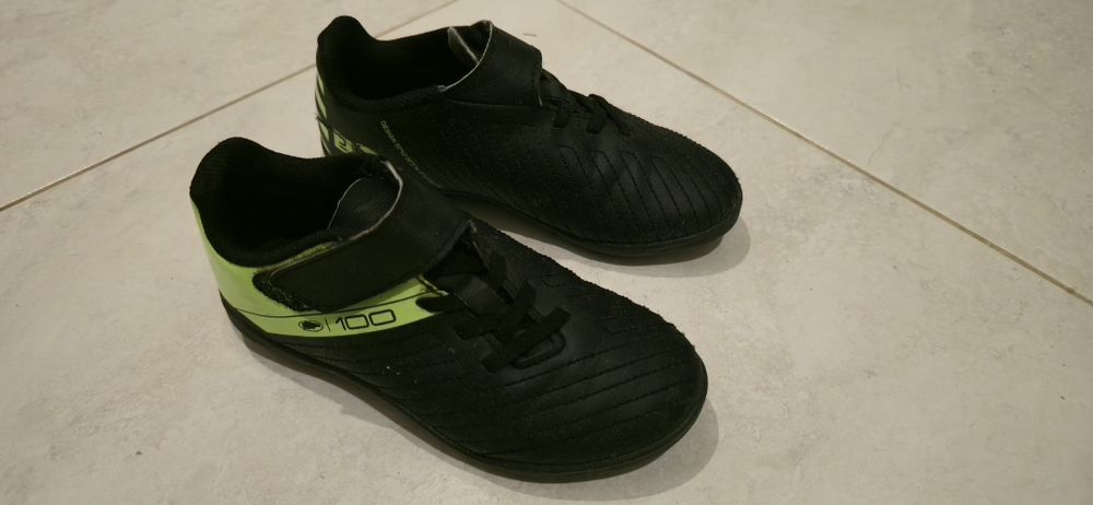 Sprzedam  buty do piłki nożnej Kipsta