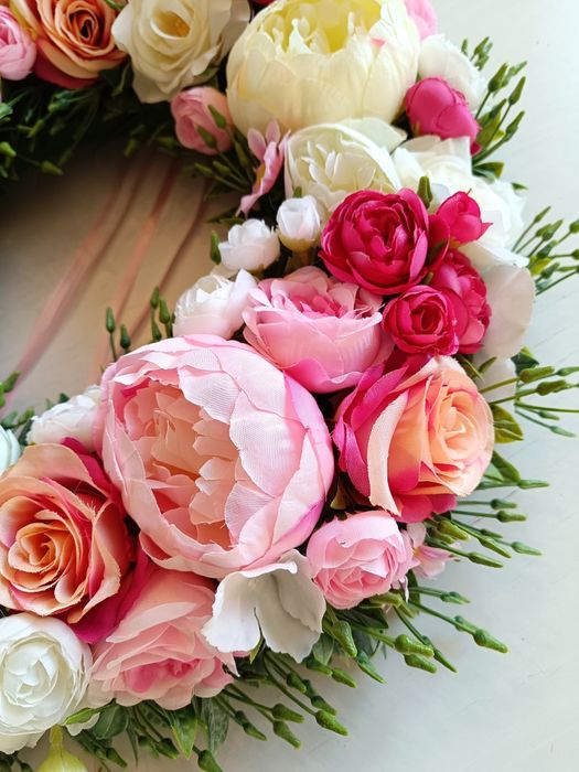 Wiosenny wianek na drzwi peonie, jaskry, róże, piwonie,sztuczne kwiaty