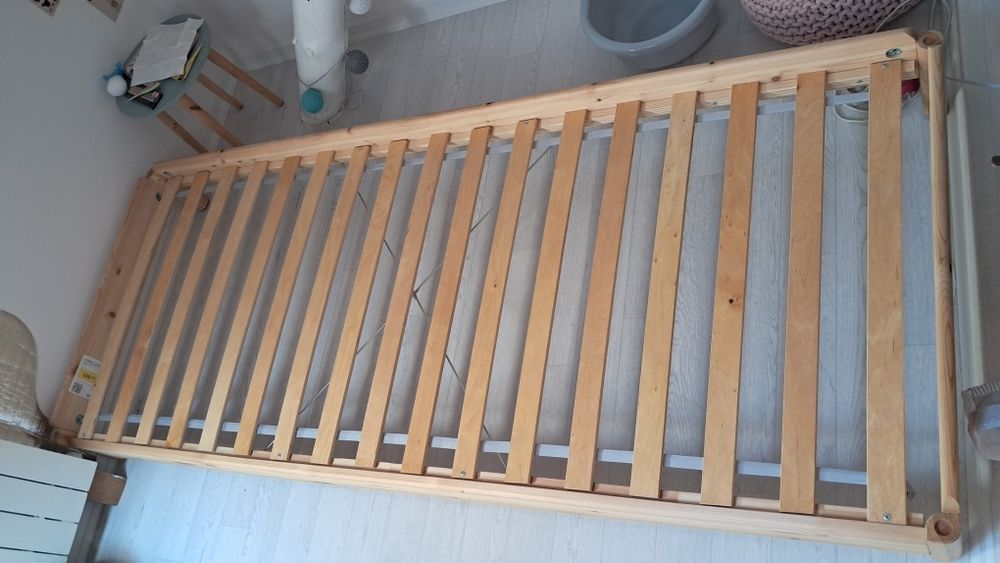 Drewniane łóżko Ikea Utaker 80x200
