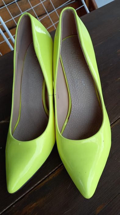 Szpilki żółte neonowe 38 w szpic