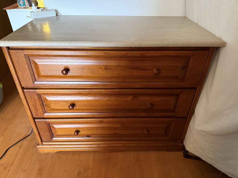 Comoda madeira e pedra