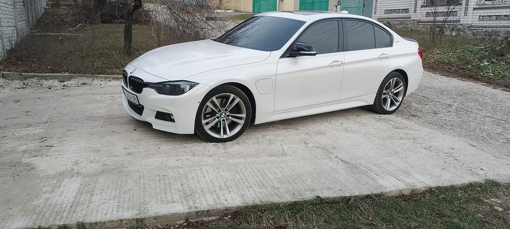 BMW 330 e plug in hybrid