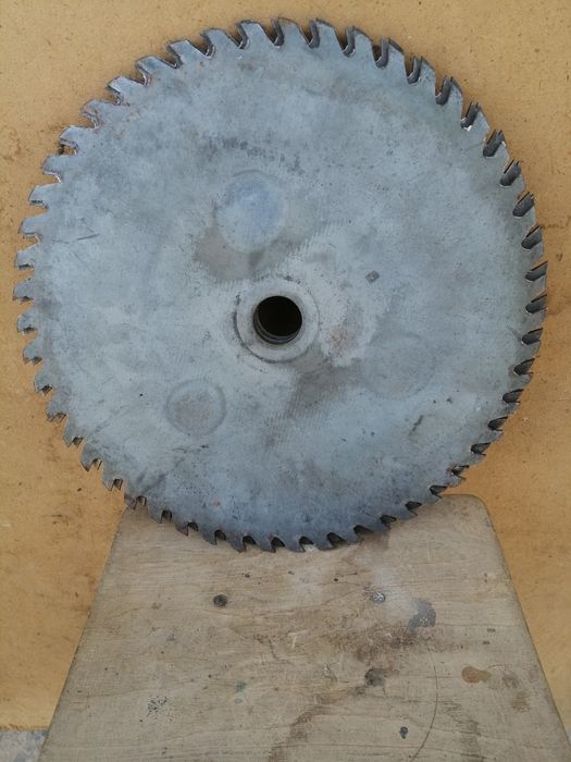 Продам пильные диски по дереву для продольного и поперечного распила.