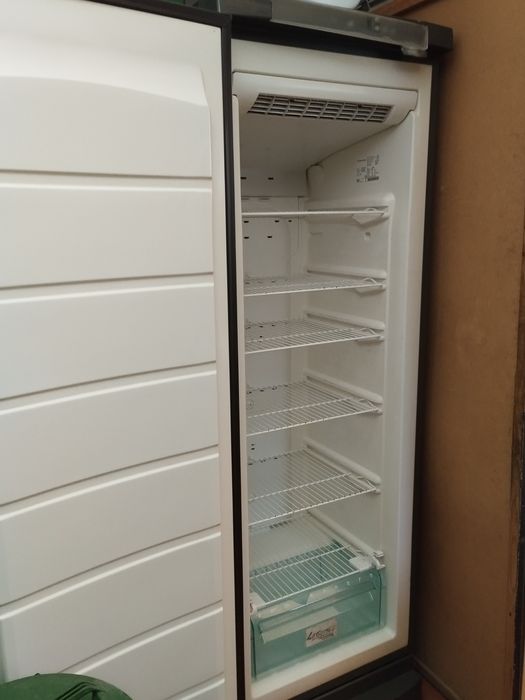 Arca Congeladora Vertical Electrolux cromada