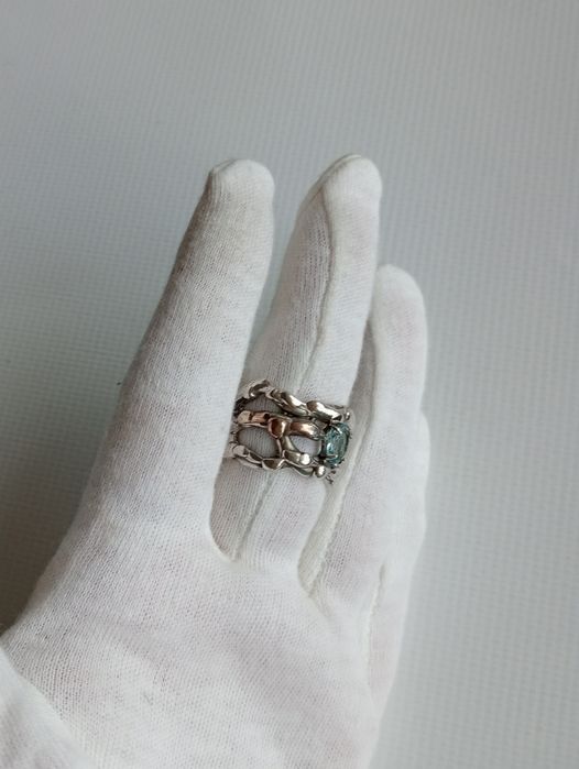 Унікальна срібна каблучка з блакитним топазом