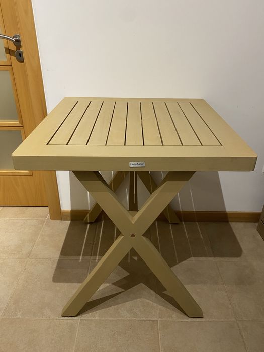 Mesa + 2 cadeiras