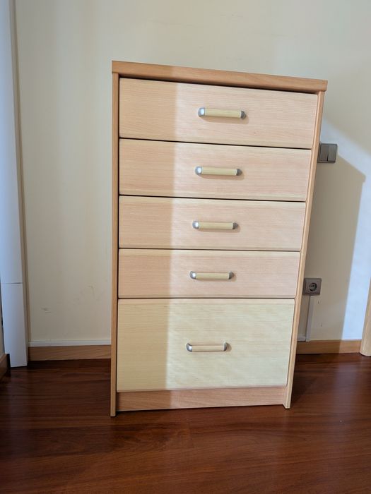 Moveis quarto solteiro. Cama, cómoda, camiseiro