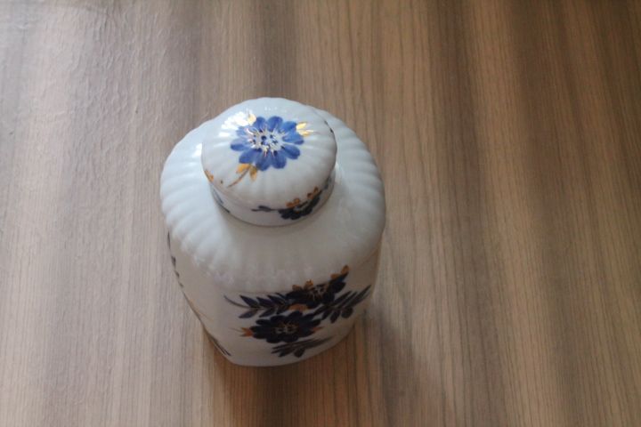 Сахарница цукерниця