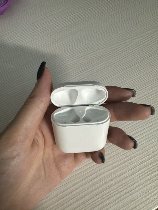 Продам Наушник и кейс airpods 2