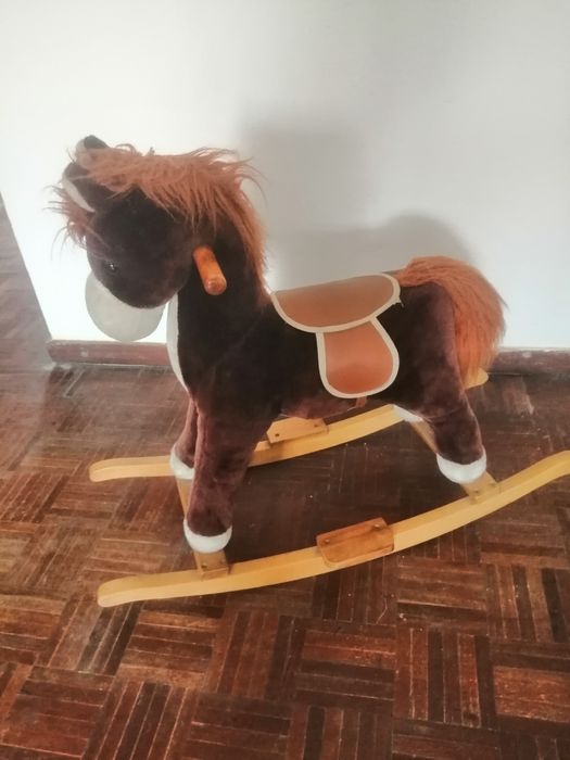 BRINQUEDO. Cavalo de baloiço