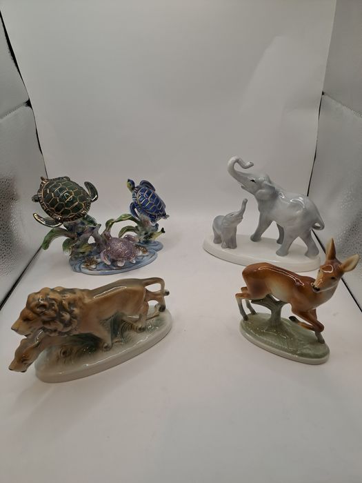 Статуетка. Статуэтка. Фарфоровая статуэтка.