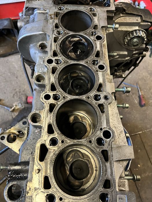 Blok silnika czesci silnikowe 2.5 BAC VW touareg