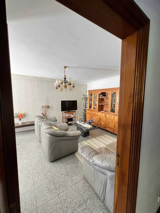 Apartamento T2 + Garagem em S. João da Madeira (108,5 + 11 m2)