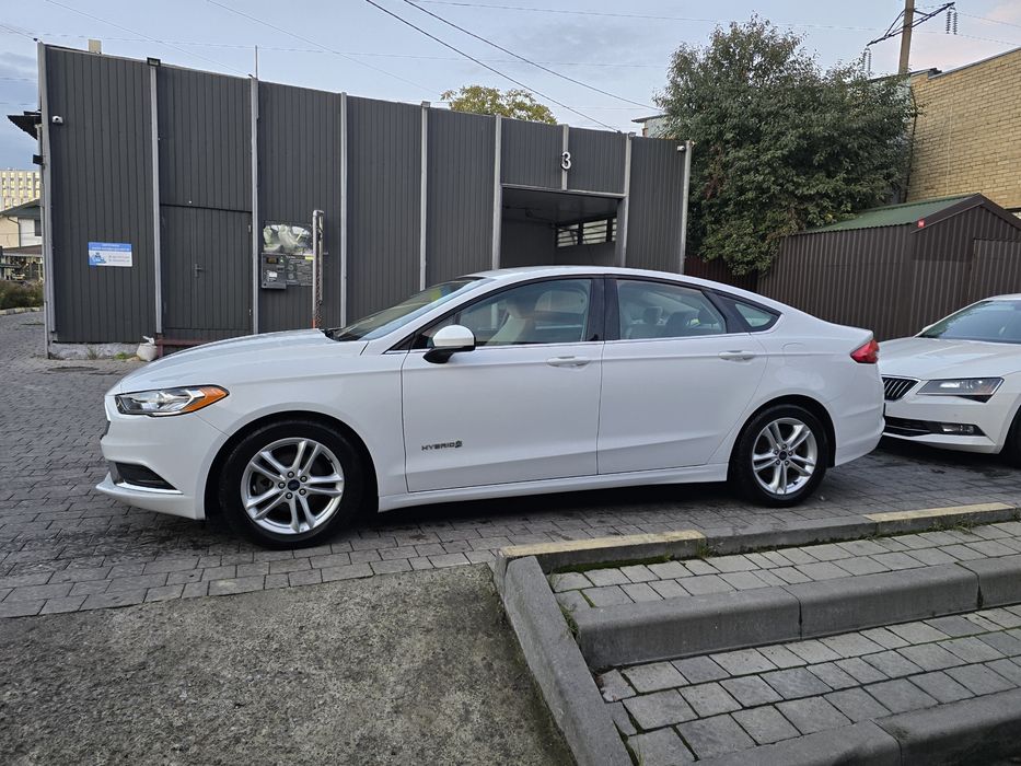 Оренда авто Ford Fusion hybrid