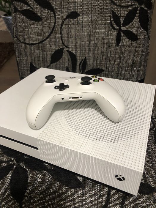 X Box one S 1Tb com comando64586280499586122