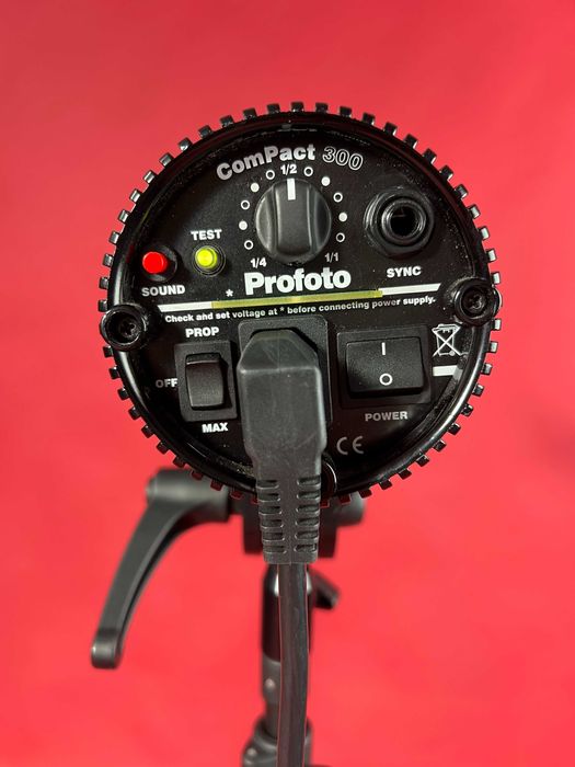 2 flashes Profoto Compact 300