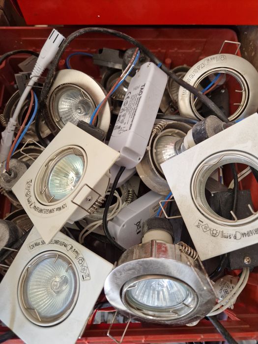 Suportes e lâmpadas