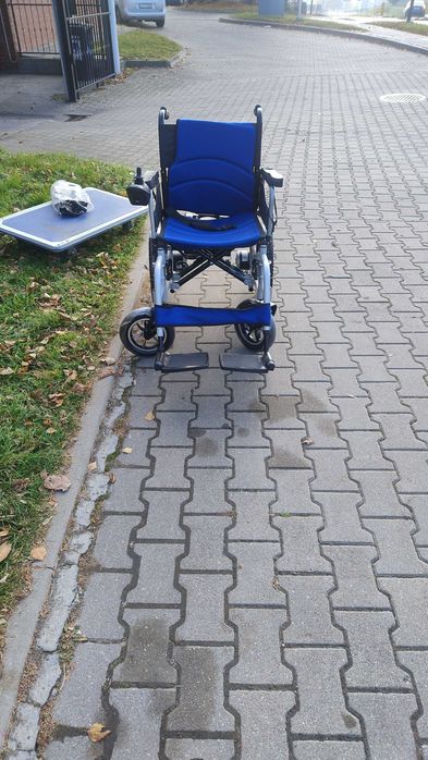 Wózek inwalidzki elektryczny składany