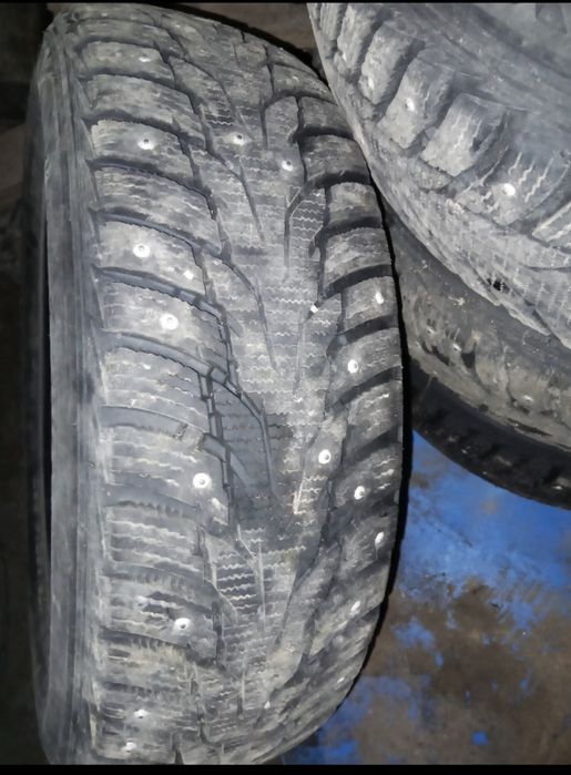 Зимова шипована  гума  р14  175/70