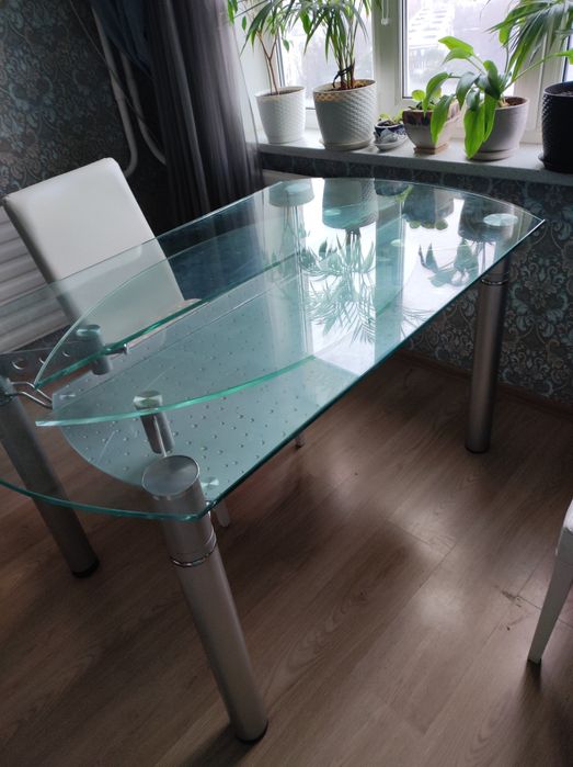 Стол стеклянный обеденный