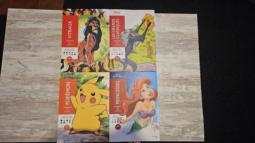 Vendo livros de colorir Disney