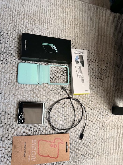 Samsung z flip 6 256GB 12 ram
