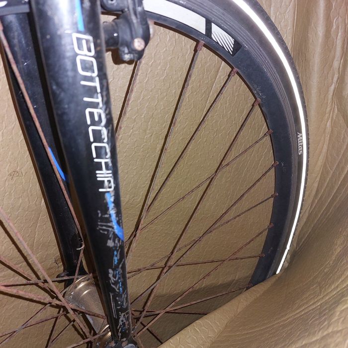 Bicicleta de marca reconhecida,  usada
