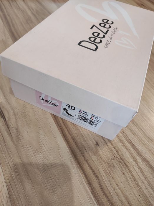 Szpilki czarne DeeZee 40