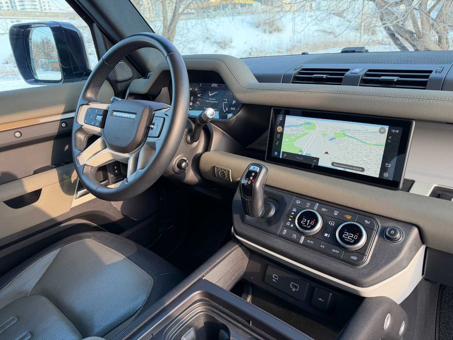 Land Rover Defender D300 X-Dynamic