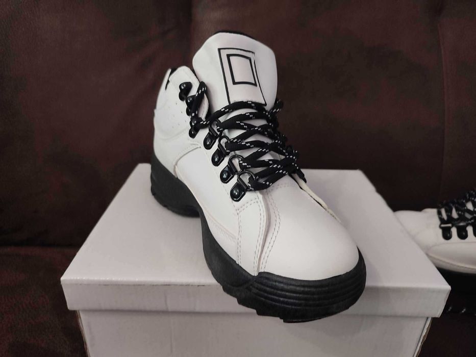 Białe buty sneakersy na platformie