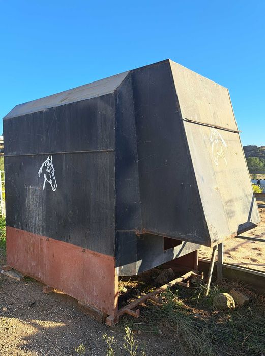 Caixa para Transporte de Cavalos