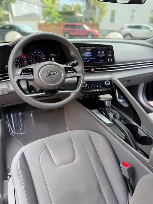 Hyundai Elantra      2022