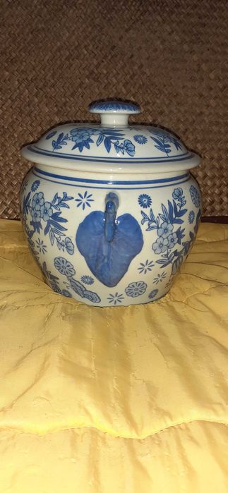 Terrina Azul com Motivos Florais Marcado na Base