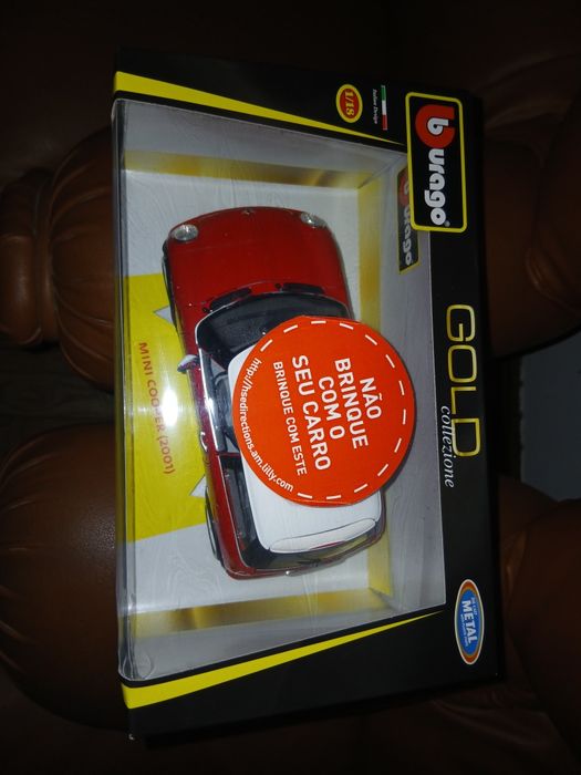 Miniatura Mini Cooper(2001) 1:18 Bburago Gold Collezione Die-na caixa