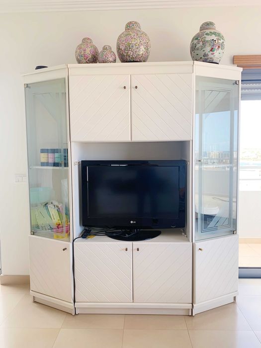 Móvel tv madeira lacada branca (tenho também aparador de sala)
