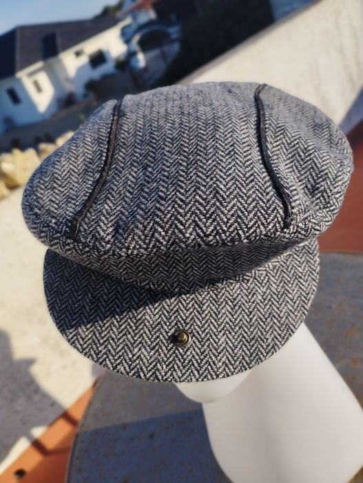 Boné de inverno, boina, chapéu. Novo.