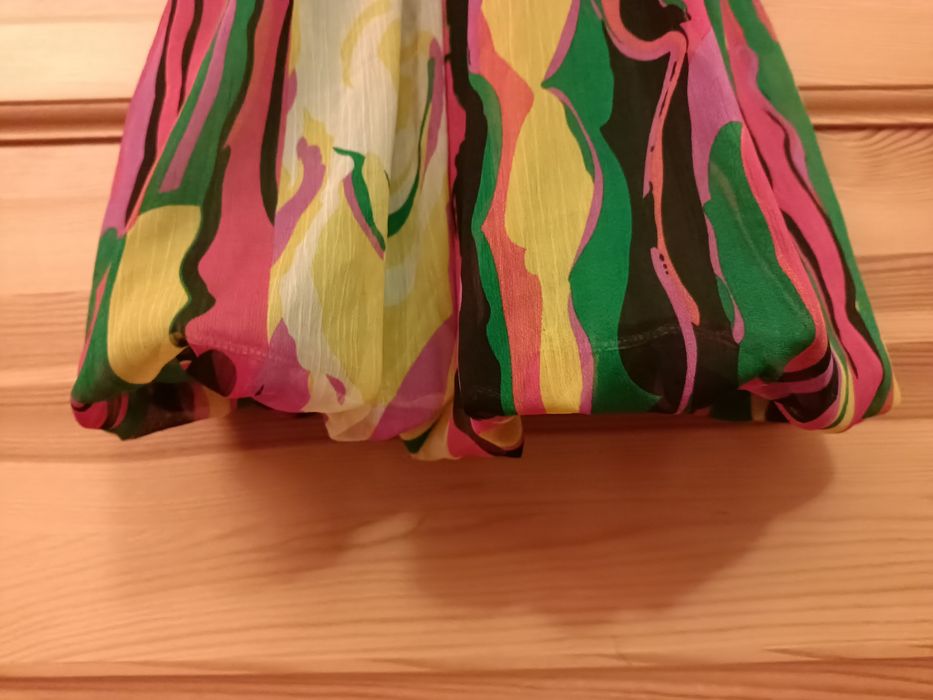Sukienka koktajlowa, zwiewna bombka