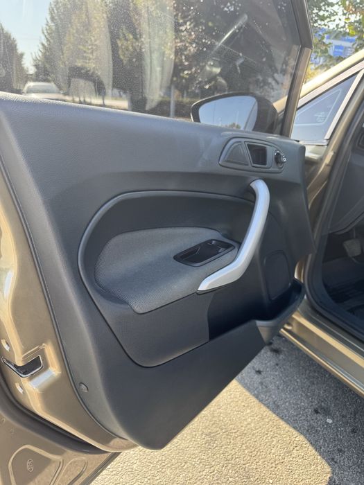 Ford Fiesta 2012 1.4 бензин автомат