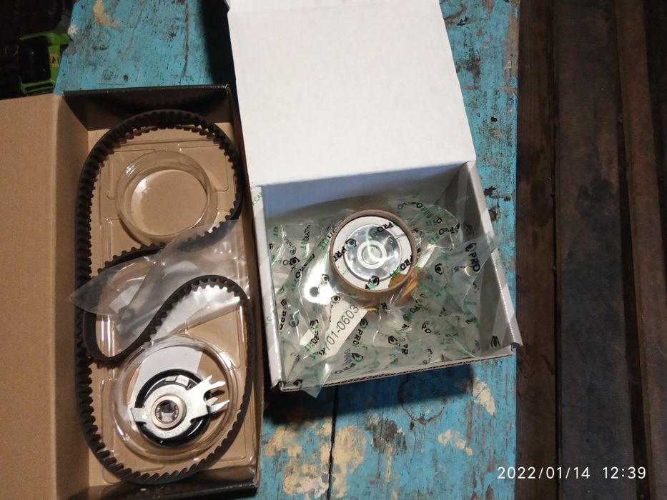 Продам запчастини ремінь ГРМ,ролік,помпу