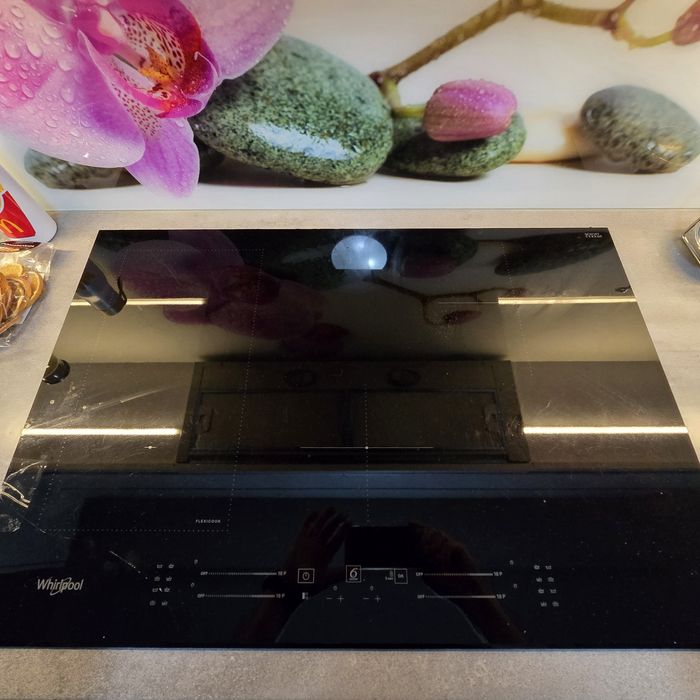 Plyta indukcyjna Whirlpool WL S3377 BF uszkodzona