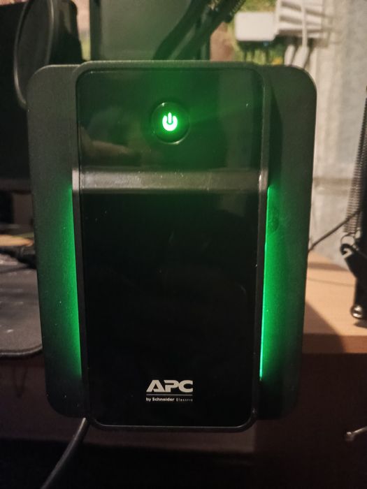 Источник бесперебойного питания APC 750VA (410W).