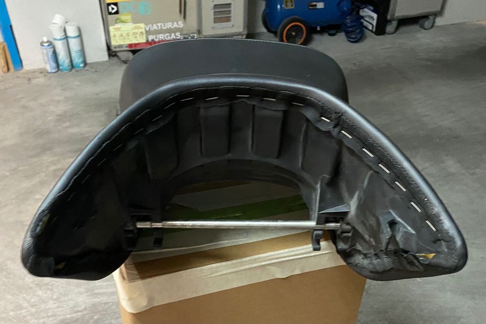 Banco BMW GSA1200 condutor novo ""com relevo GS""